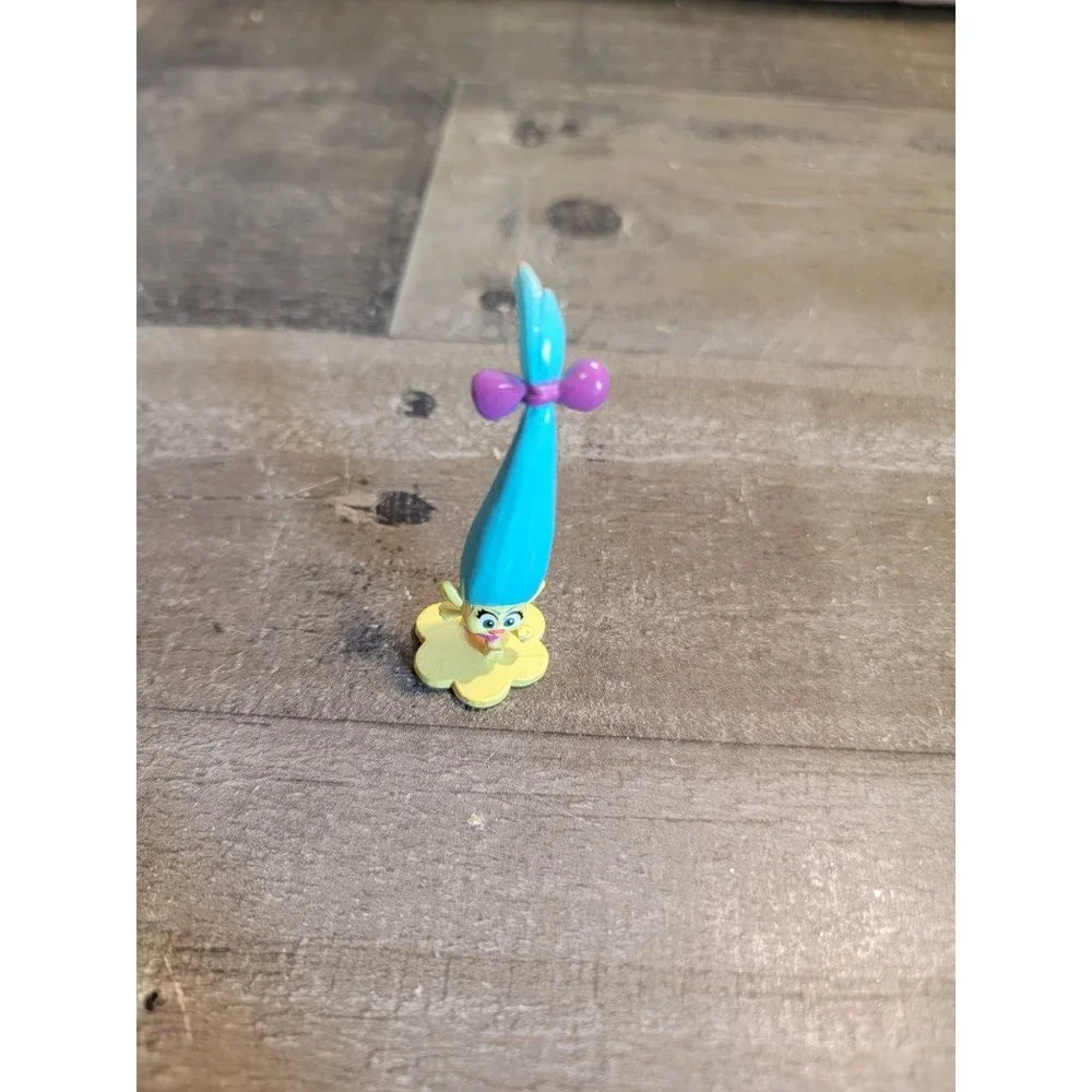Trolls‎ smidge blue hair yellow toy figure